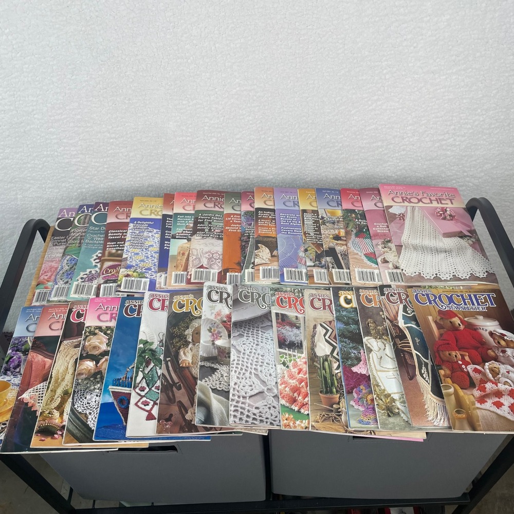 Lot of 25+ Annie's Favorite Crochet & Newsletter Magazines 1997-2002 Patterns